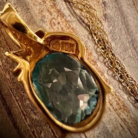Vintage Solid 10K Gold Blue Topaz diamond pendant plus 10k 18” chain - Picture 9 of 12